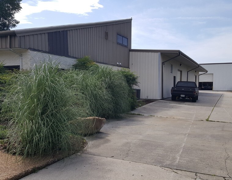More Photos Of 724 City Center Blvd, Newport News Warehouse For Lease