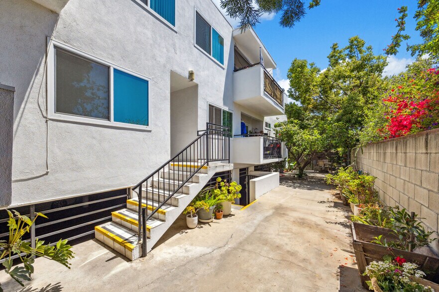 More Photos Of 1545 Gordon St, Los Angeles Multifamily For Sale