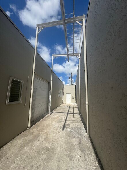 More Photos Of 14020 NW 19th Ave, Miami Warehouse For Lease