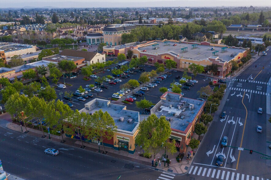 More Photos Of 22555 Mission Blvd, Hayward Unknown For Lease