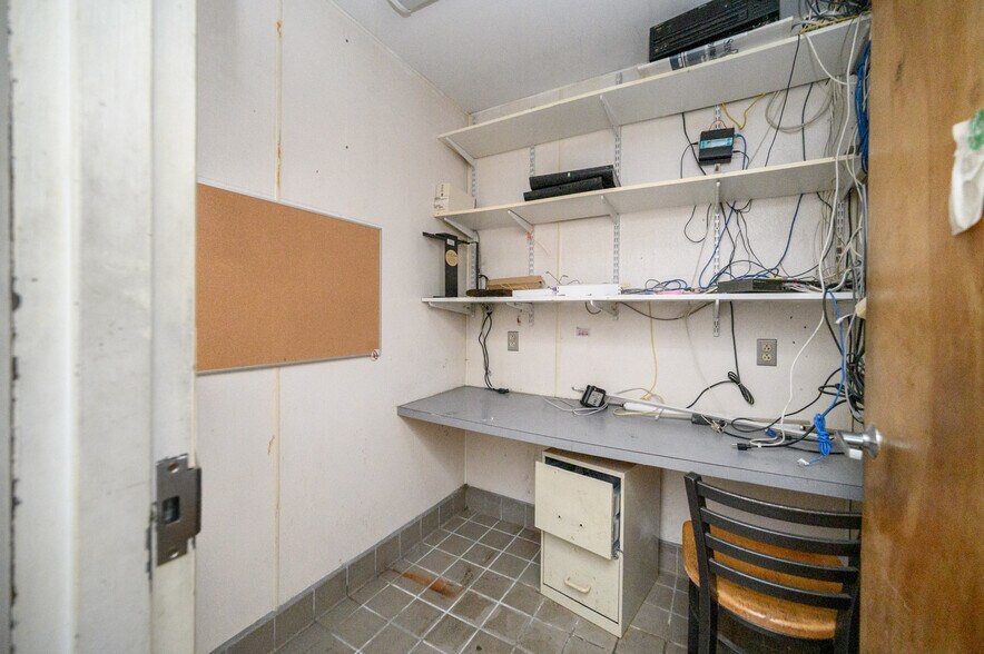 More Photos Of 343 State Route 17, Hasbrouck Heights Fast Food For Lease