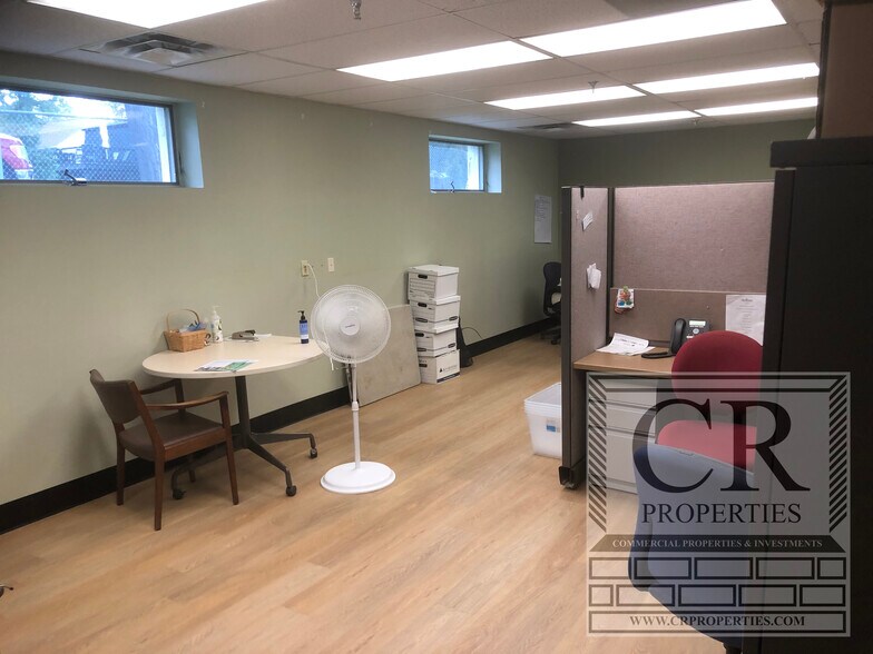 More Photos Of 195 Hudson St, Cornwall-on-Hudson Distribution For Lease