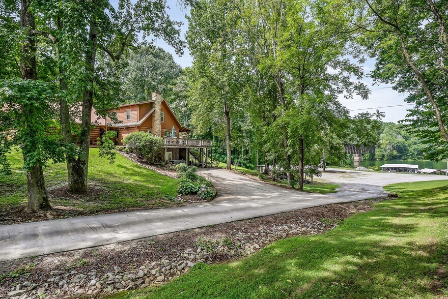 More Photos Of 1967 Rock Island Rd, Rock Island Marina For Sale