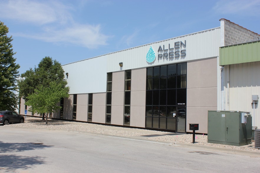 More Photos Of 800-810 E 10th St, Lawrence Flex For Sale