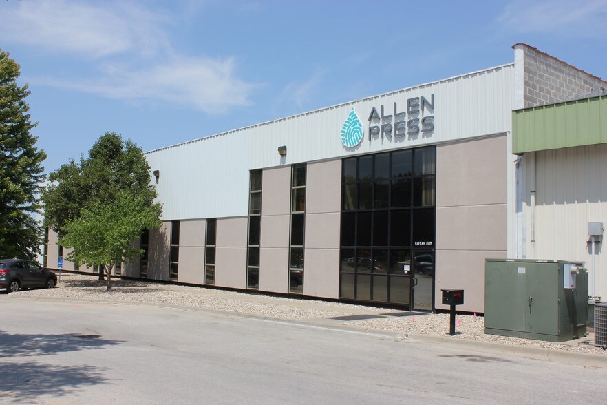 More Photos Of 800-810 E 10th St, Lawrence Flex For Sale