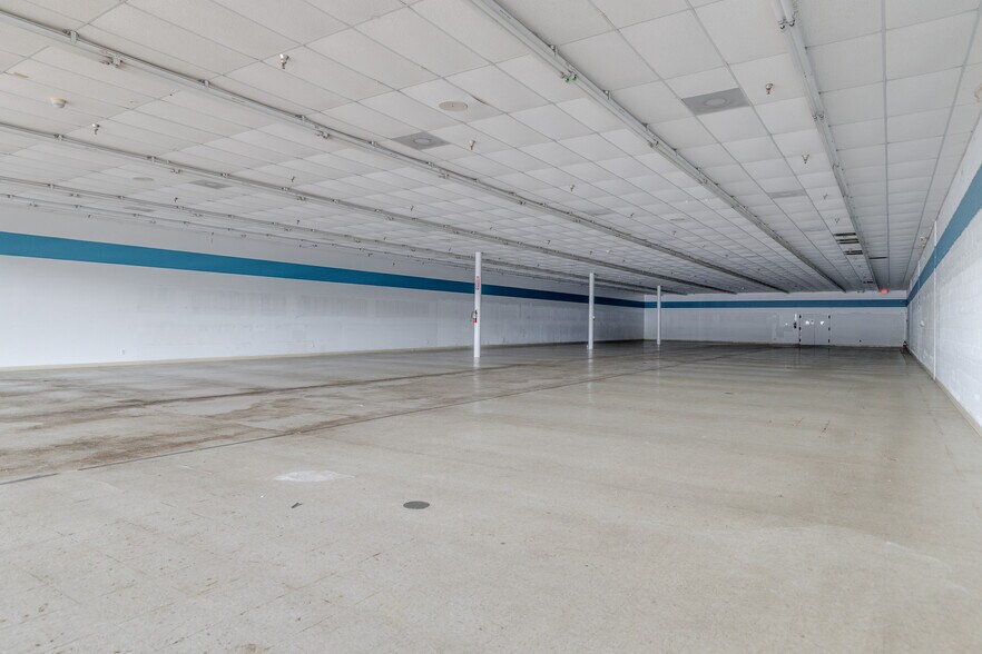 More Photos Of 2031 E Madison Ave, Bastrop General Retail For Lease