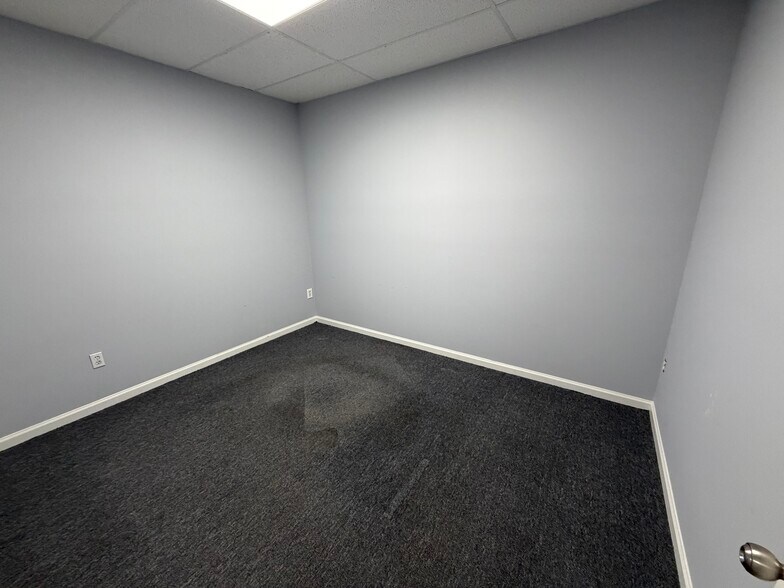 More Photos Of 1095 Jupiter Park Dr, Jupiter Light Manufacturing For Lease