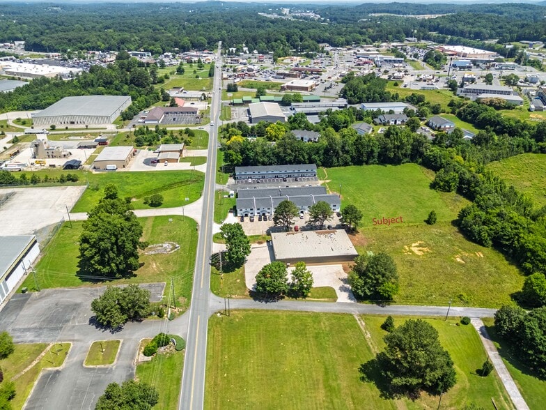 More Photos Of 494 Richardson Rd SE, Calhoun Freestanding For Sale