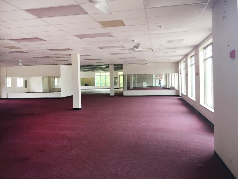 More Photos Of 17200 Oak Park Ave, Tinley Park Apartments For Lease