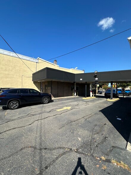 More Photos Of 1291 Paterson Plank Rd, Secaucus Bank For Lease