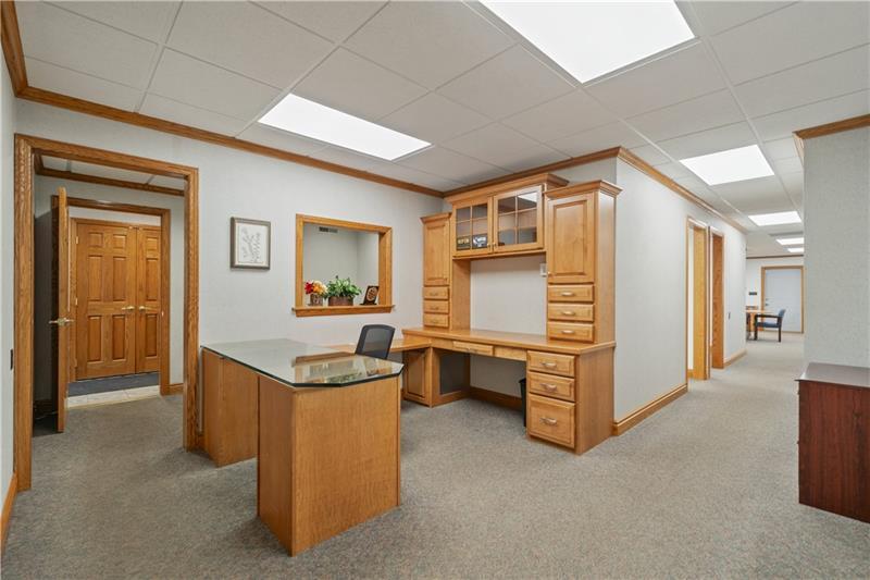 More Photos Of 114 Oil Ln, Hunker Office For Lease