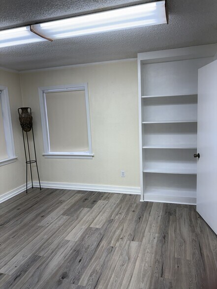 More Photos Of 116 Santa Fe Dr, Weatherford Office For Lease