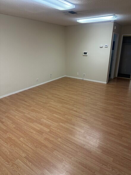 More Photos Of 20786 Bear Valley Rd, Apple Valley Office For Lease