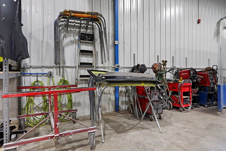 More Photos Of 1206 Washington Rd, Kenosha Auto Repair For Sale