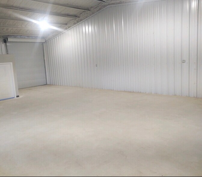 More Photos Of 314 Northridge Rd, Marble Falls Warehouse For Lease