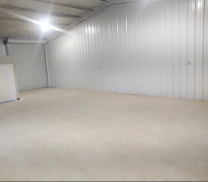 More Photos Of 314 Northridge Rd, Marble Falls Warehouse For Lease