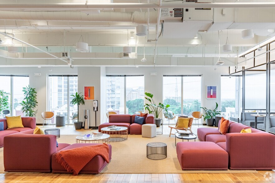 More Photos Of 3280 Peachtree Rd NE, Atlanta Office For Lease