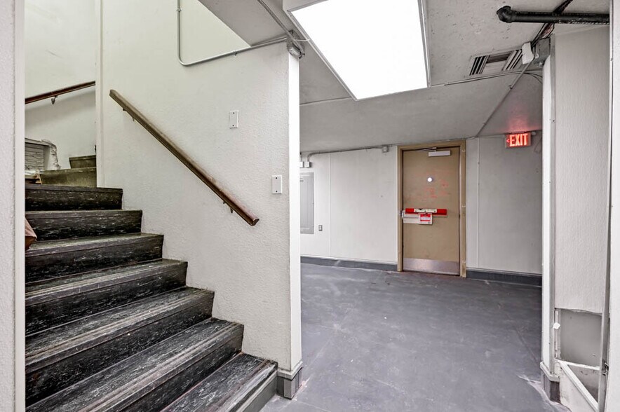 More Photos Of 106 W San Francisco St, Santa Fe General Retail For Lease