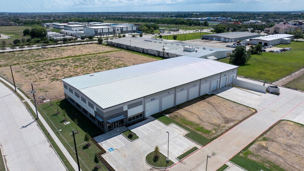 More Photos Of 0 N Main St, Pearland Truck Terminal For Sale