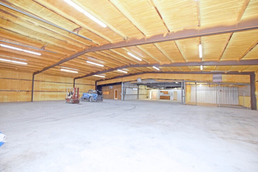 More Photos Of 305 E 57th St, Odessa Warehouse For Sale