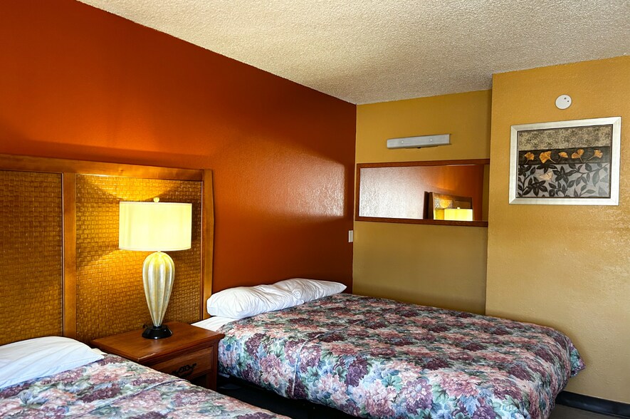 More Photos Of 336 Lee Ave, Bullhead City Hotel For Sale