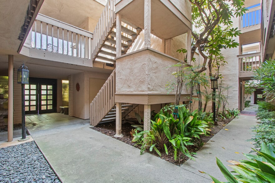 More Photos Of 4069 Goldfinch St, San Diego Apartments For Sale