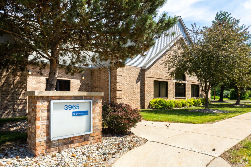 More Photos Of 3965 Okemos Rd, Okemos Medical For Lease