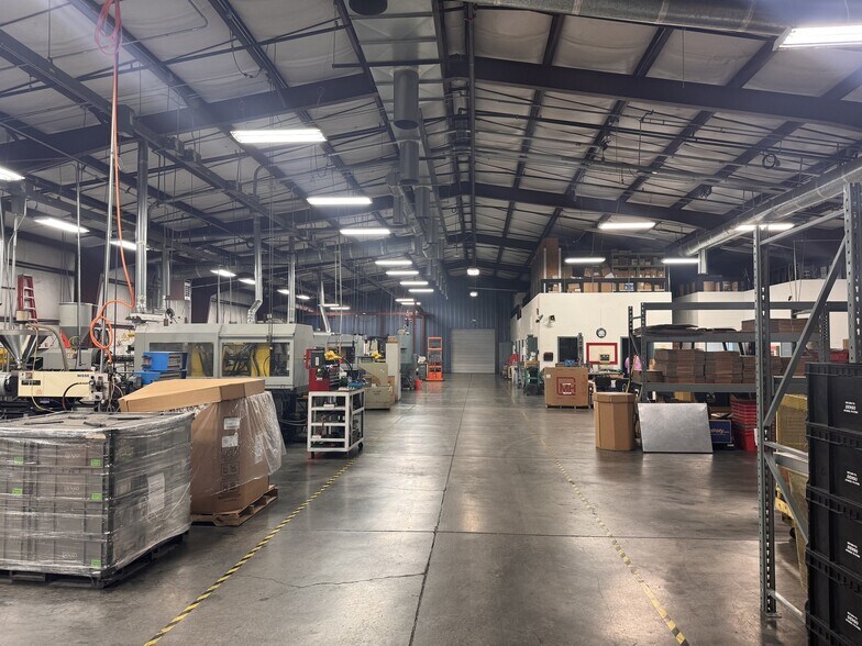 More Photos Of 127 River Bend Dr, Sevierville Warehouse For Lease