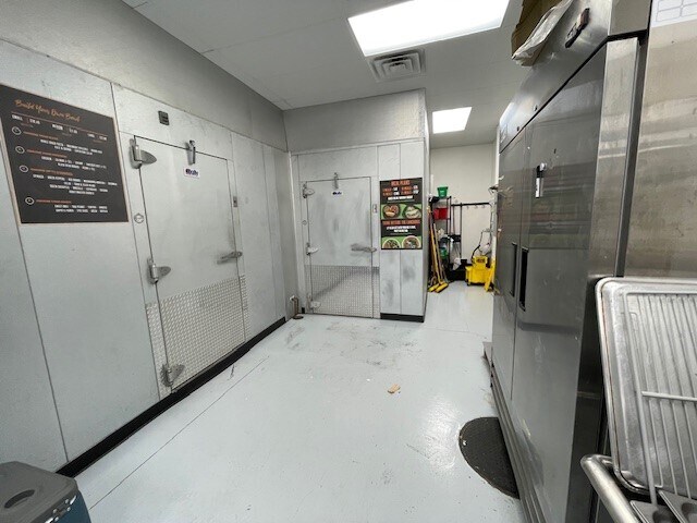 More Photos Of 2915-2921 Battleground Ave, Greensboro Restaurant For Lease