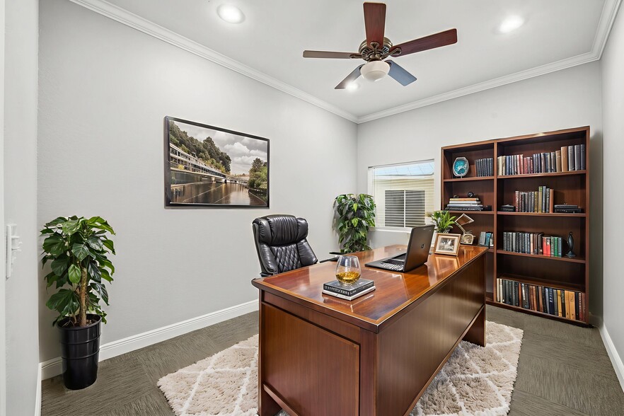 More Photos Of 15303 Huebner Rd, San Antonio Medical For Sale