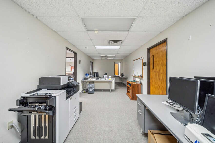More Photos Of 2020 Holly Rd, Claremore Office For Sale