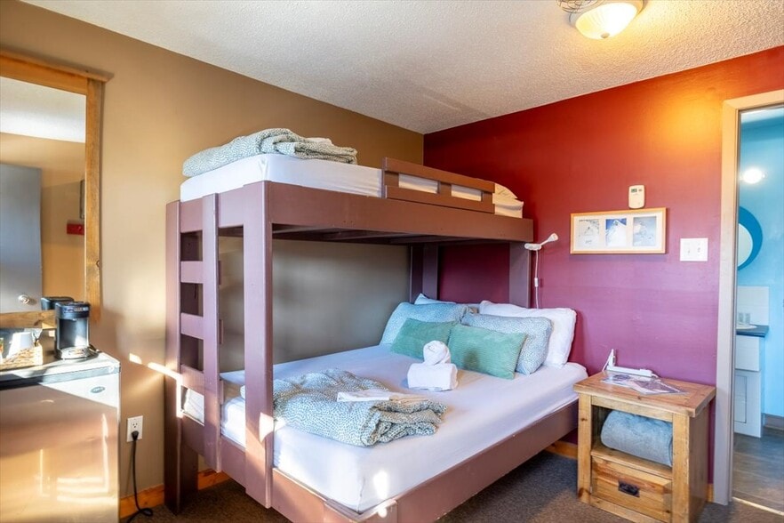 More Photos Of 892 6th Ave, Fernie Hospitality For Sale