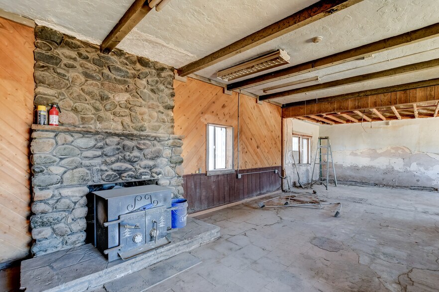 More Photos Of 495 E Z St, Prescott Showroom For Sale