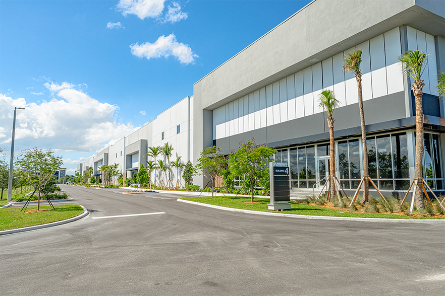 More Photos Of 311 Racetrack Loop, Pompano Beach Unknown For Lease