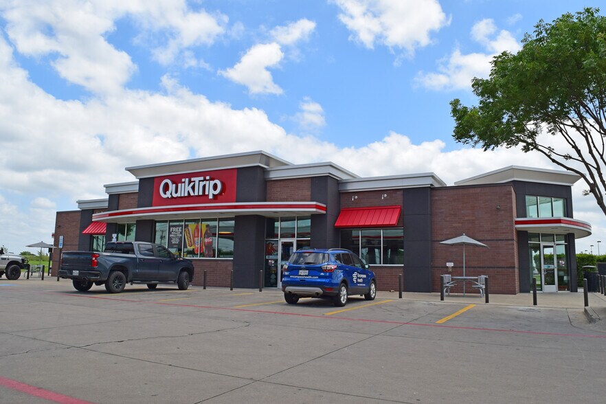 More Photos Of 1590 E Broad St, Mansfield Convenience Store For Sale