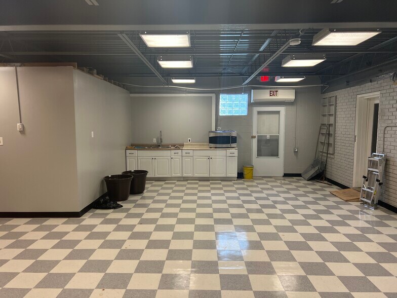 More Photos Of 66 Southgate St, Worcester Research And Development For Lease