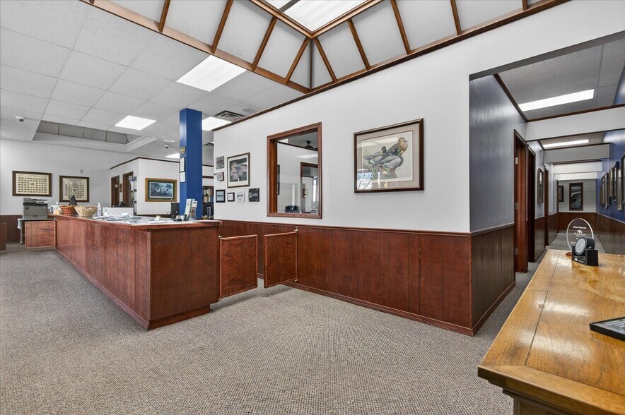 More Photos Of 111 SE Frank Phillips Blvd, Bartlesville Office For Sale