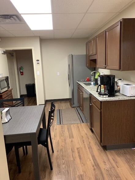 More Photos Of 2400-2416 W Detroit St, Broken Arrow Medical For Sale