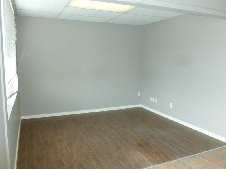 More Photos Of 4646 Riverside Dr, Red Deer Flex For Sale