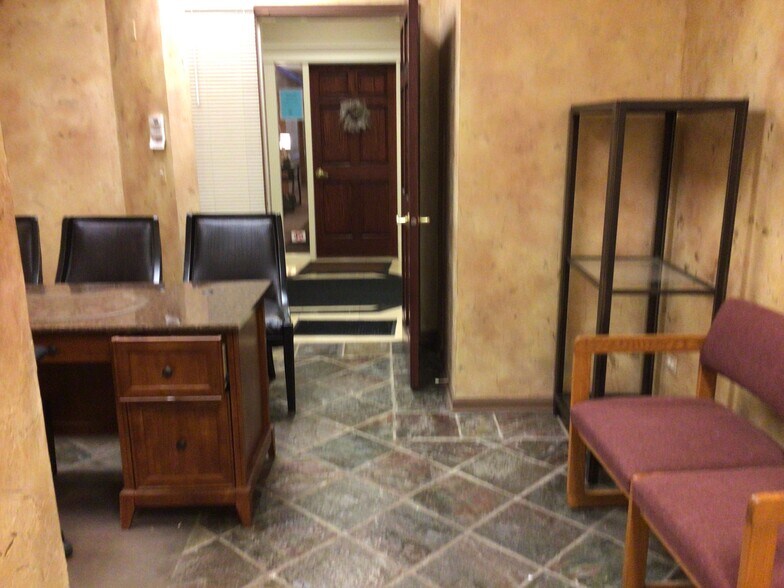 More Photos Of 1401-1411 McHenry Rd, Buffalo Grove Medical For Lease