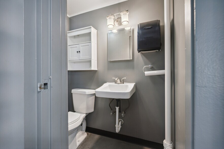 More Photos Of 15 Walnut St, Coshocton Warehouse For Sale