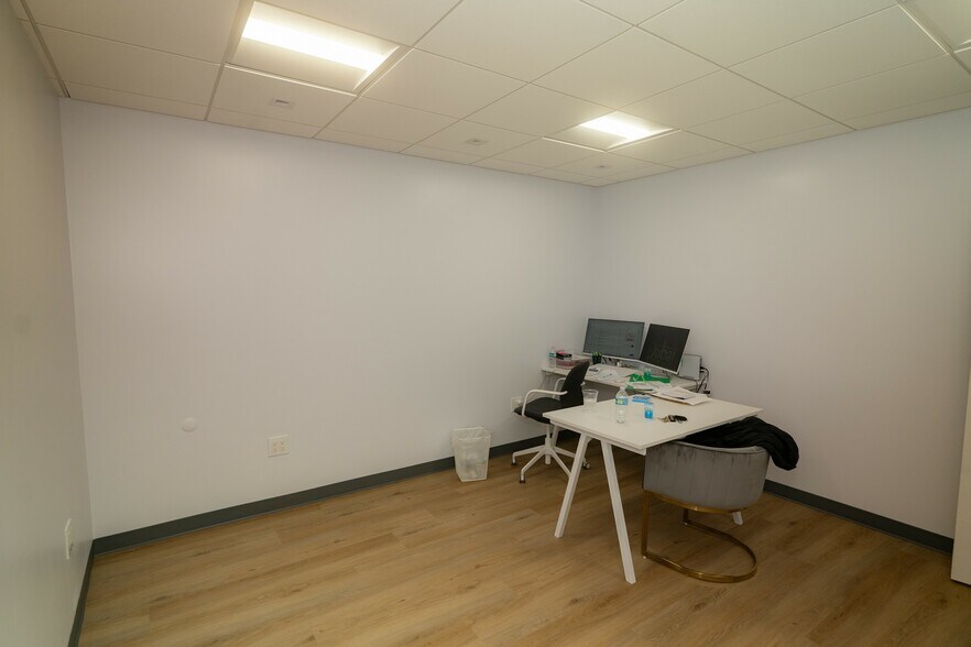 More Photos Of 7851-7863 NW 46th St, Doral Warehouse For Sale