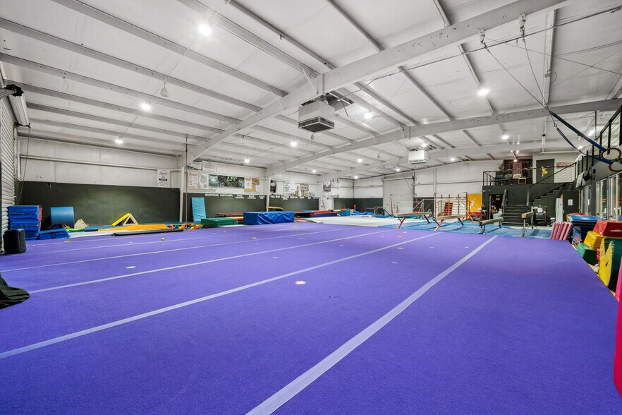 More Photos Of 115 N Willis Ave, Livingston Warehouse For Sale