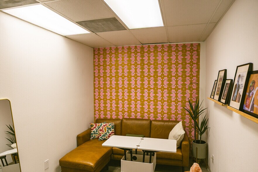 More Photos Of 104-108 W 31st St, Garden City Light Manufacturing For Sale