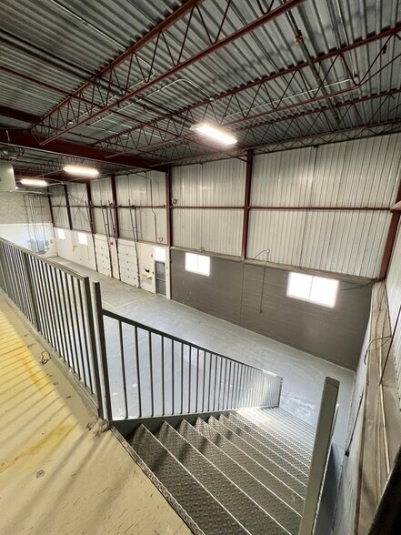 More Photos Of 6630-6650 Rue Abrams, Montréal Warehouse For Lease