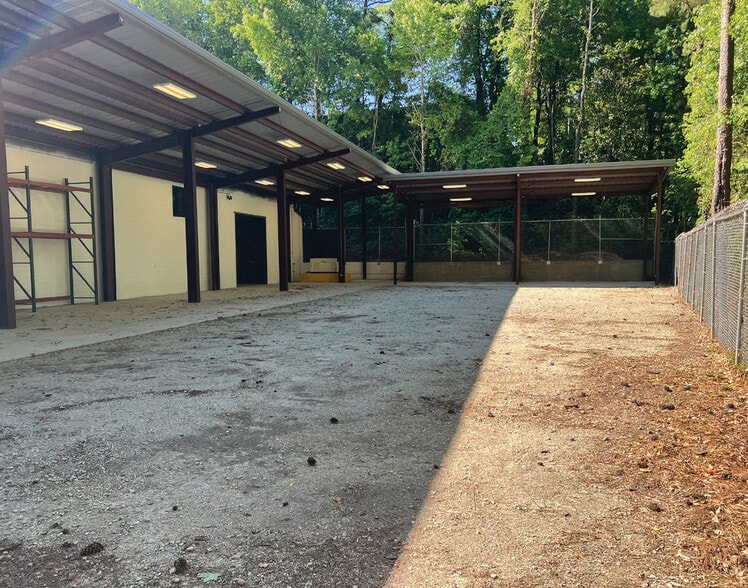 More Photos Of 1800 MacArthur Blvd NW, Atlanta Warehouse For Lease