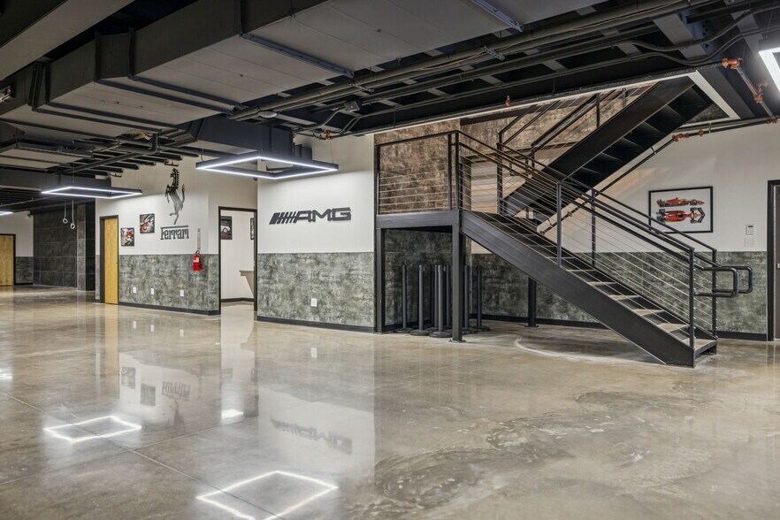 More Photos Of 702 Woodland St, Columbia Showroom For Sale