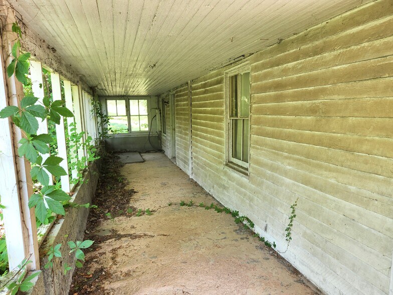 More Photos Of 26500 Clarksburg Rd, Damascus Storefront Retail Residential For Sale