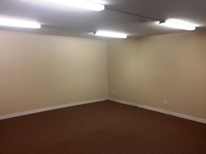 More Photos Of 1105 N Meyer Rd, Seabrook Office For Sale