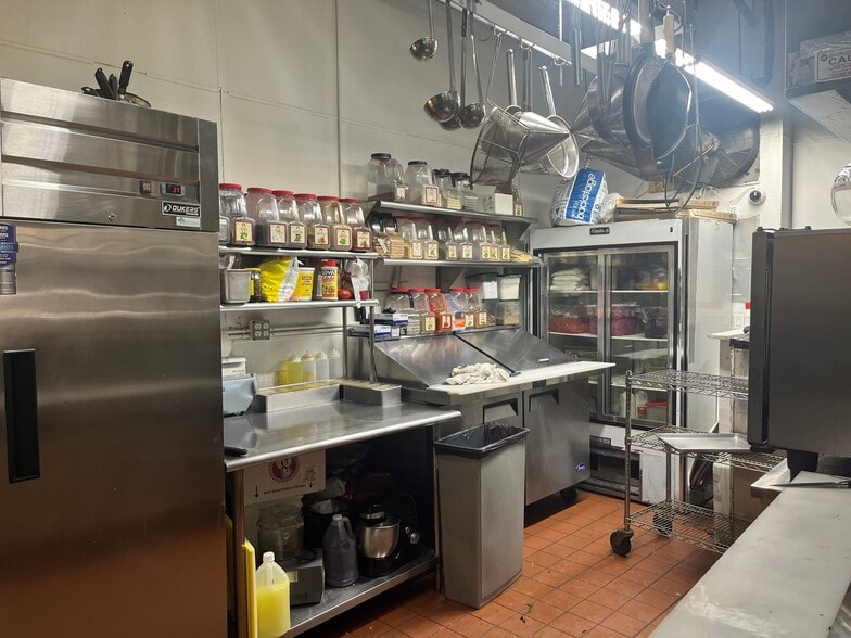 More Photos Of 349 Bedford Ave, Brooklyn Storefront For Lease